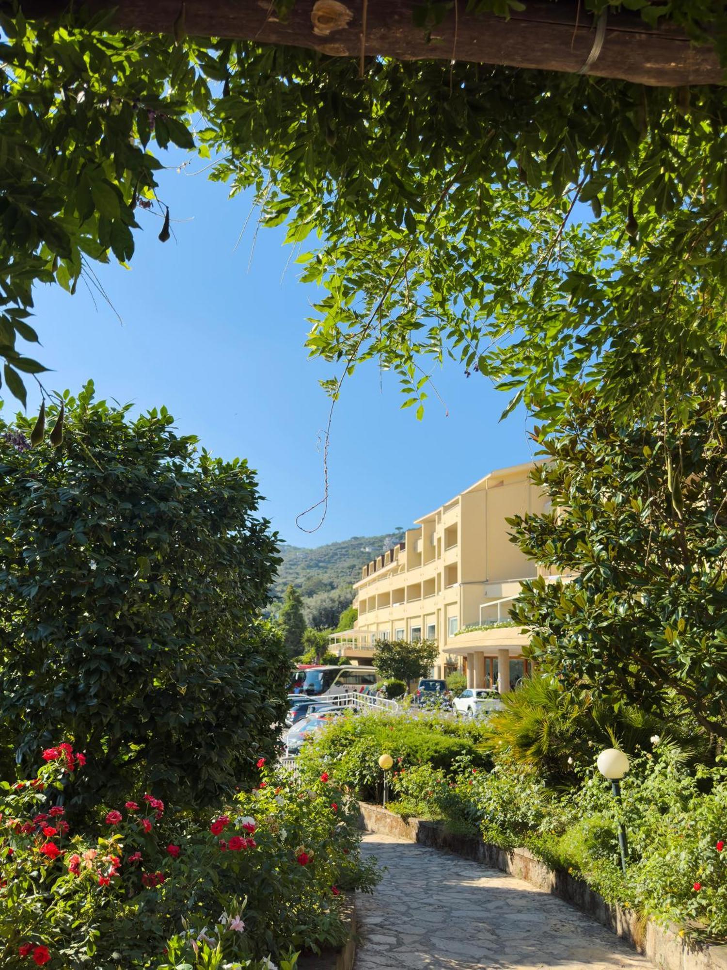 Grand Hotel Vesuvio Сорренто Экстерьер фото